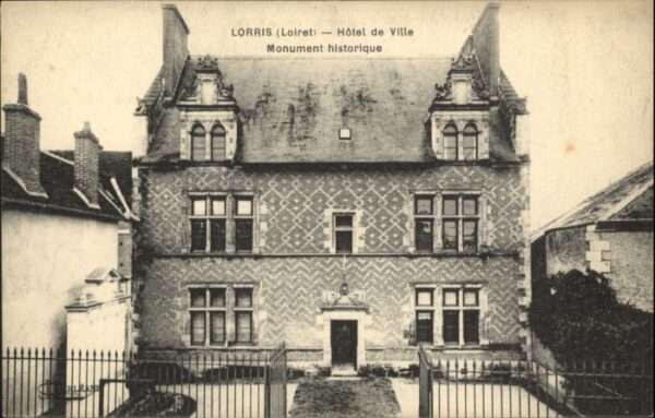 Lorris Loiret Hotel de Ville