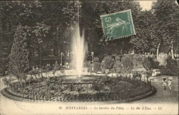 Montargis Loiret Montargis Jardin Patis Jet d_Eau