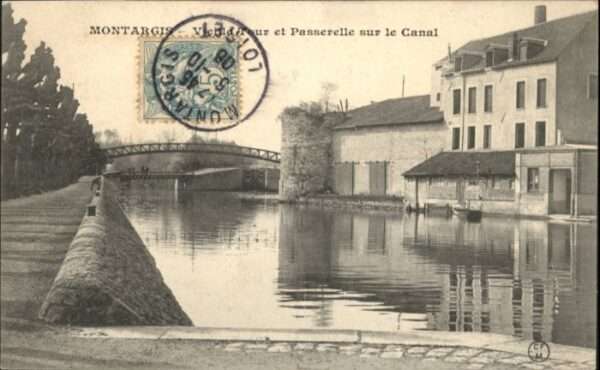 Montargis Loiret Montargis Tour Passerelle Canal