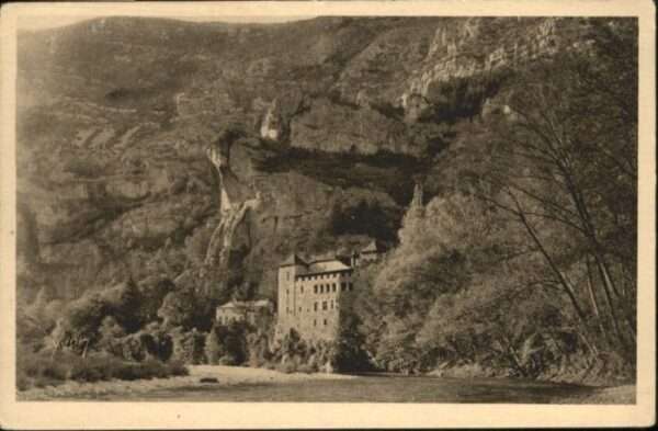 Sainte-Enimie Gorges Tarn Chateau la Caze