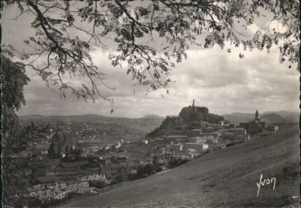 Le Puy-en-Velay Le Puy Rocher St. Michel-d_Aiguilhe Cor