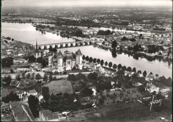 Saumur Fliegeraufnahme Chateaux Loire