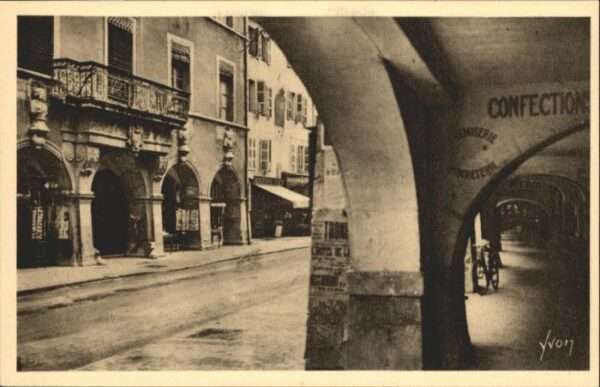 Annecy Haute-Savoie Annecy Arcades Rue Royale