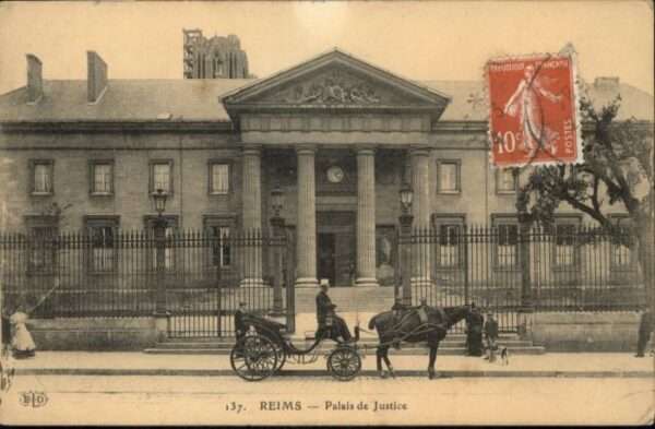 Reims Champagne Ardenne Reims Palais Justice Pferd Kutsche
