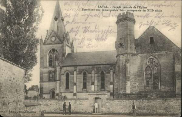 Laval Eglise Tour