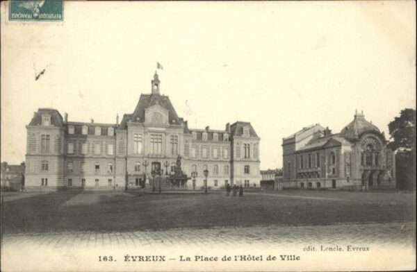 Evreux Place Hotel de Ville