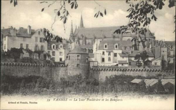 Vannes 56 Vannes Tour Pouldriere Remparts