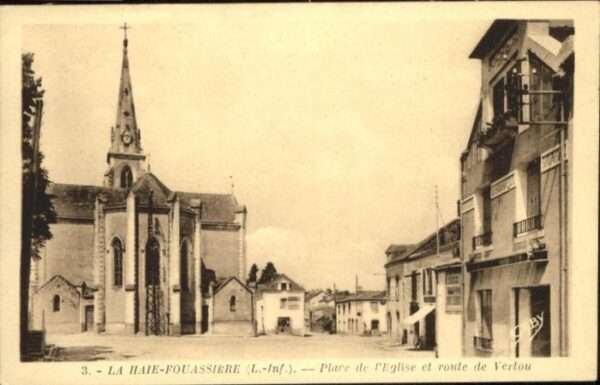 La Haie-Fouassiere Place Eglise Route Vertou