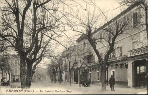 Aramon Gard Cours Victor-Hugo