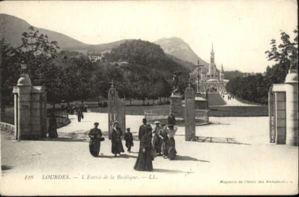 Lourdes Hautes Pyrenees Lourdes Basilique