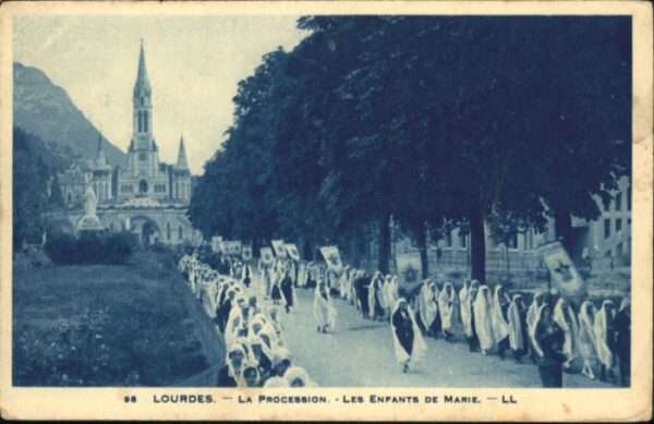 Lourdes Hautes Pyrenees Lourdes Procession Enfants Marie