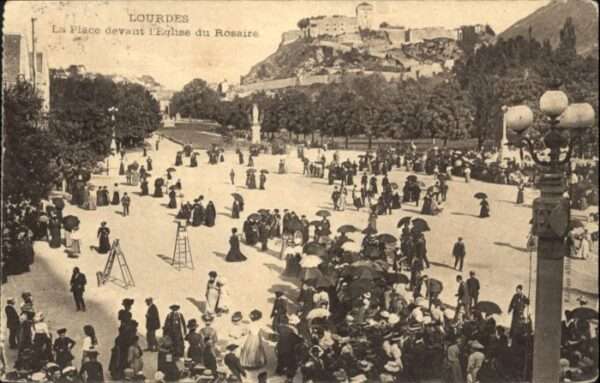 Lourdes Hautes Pyrenees Lourdes Place Devant Eglise Rosaire