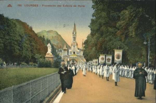 Lourdes Hautes Pyrenees Lourdes Procession Enfants Marie