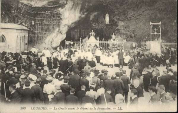 Lourdes Hautes Pyrenees Lourdes Grotte Avant Procession