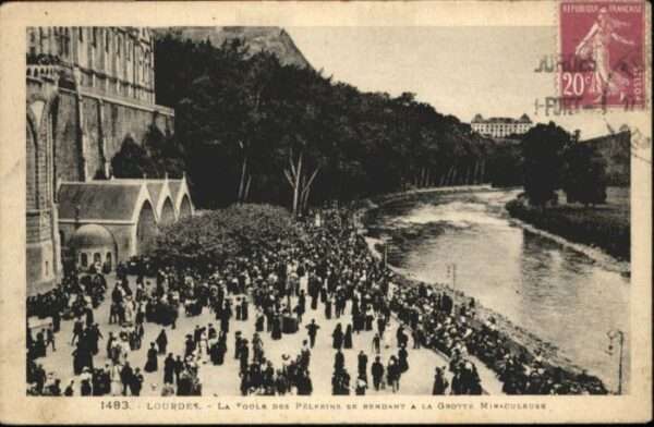 Lourdes Hautes Pyrenees Lourdes Foule Pelerins Grotte Miraculeu