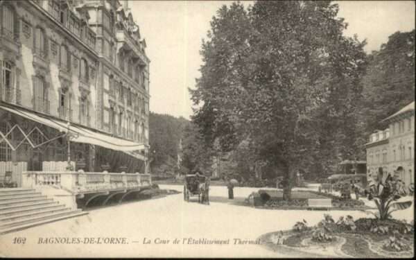 Bagnoles-de-l Orne Cour Etablissement Thermal