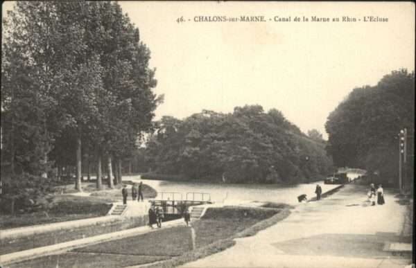Chalons-en-Champagne Marne Canal Rhin Marne Ecluse