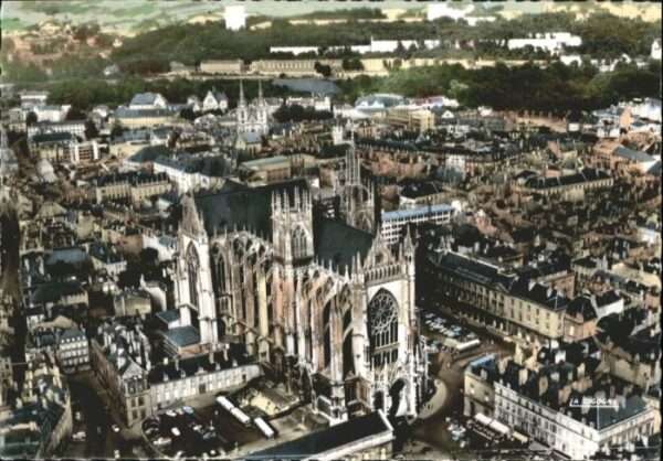 Metz  57 Moselle Metz En avion sur la Cathedrale Flieger