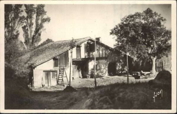 Hendaye Pyrenees Atlantiques Cote Basque Ferme basque dans bois Sask