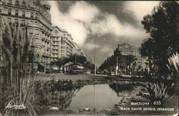 Barcelona Cataluna Barcelona Plaza Calvo Sotelo Estanque