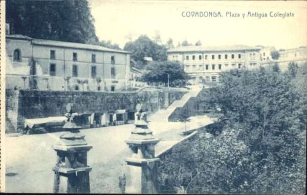 Covadonga Plaza Antigua Colegiata