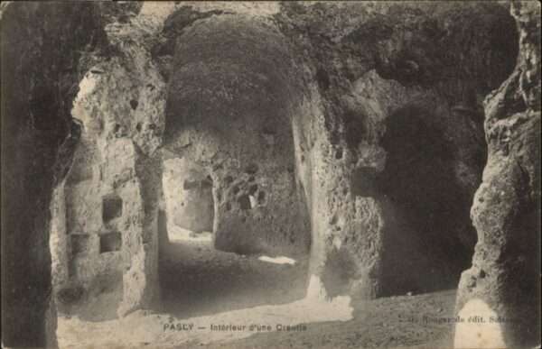 Pasly Interieur d_une Creutte
