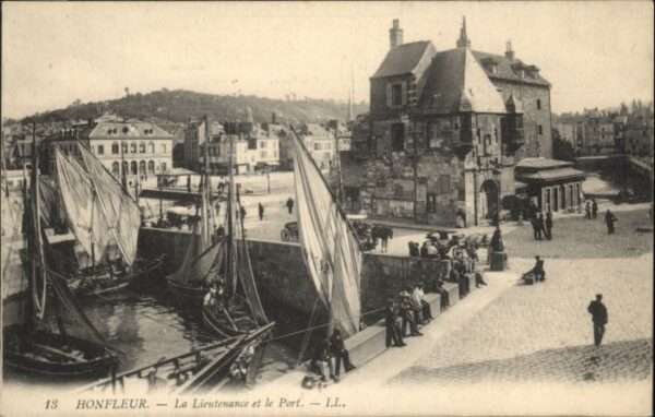 Honfleur La Lieutenance Le Port