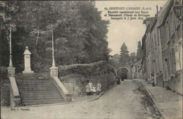 Montfort-l Amaury Escalier condulsant aux Tours Monument