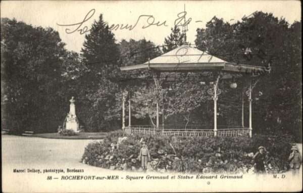 Rochefort Square Grimoud Statue