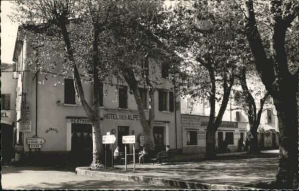 Riez Place Eglise Hotel des Alpes