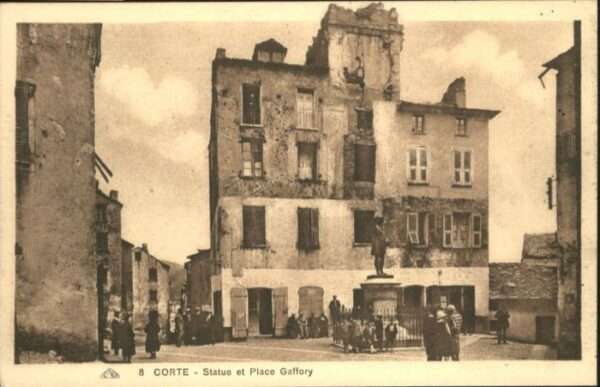 Corte 2B Corte Statue Place Gaffory