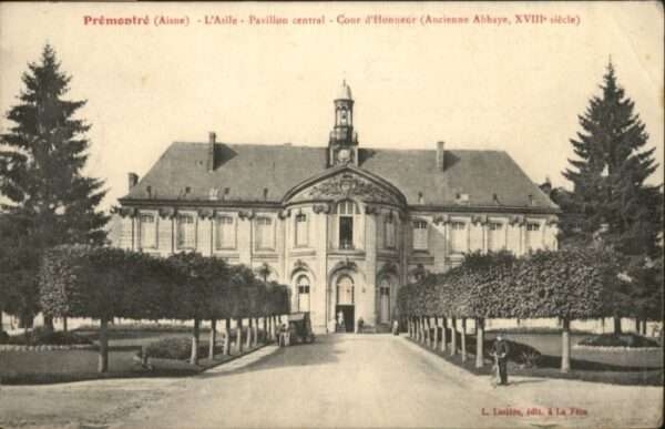 Premontre Aisne Pavillon Central Cour Honneur