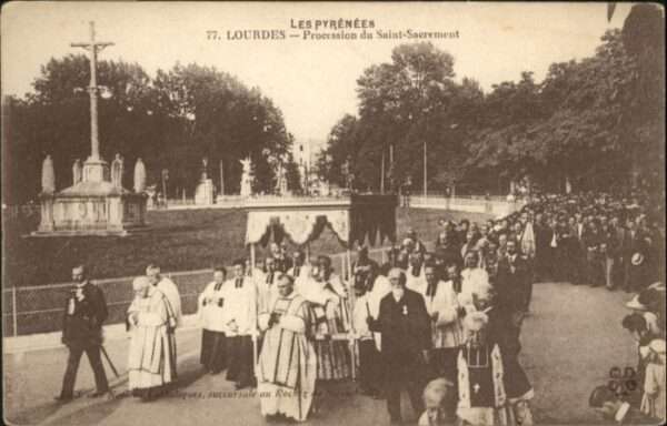 Lourdes Hautes Pyrenees Lourdes Procession Saint Sacrement