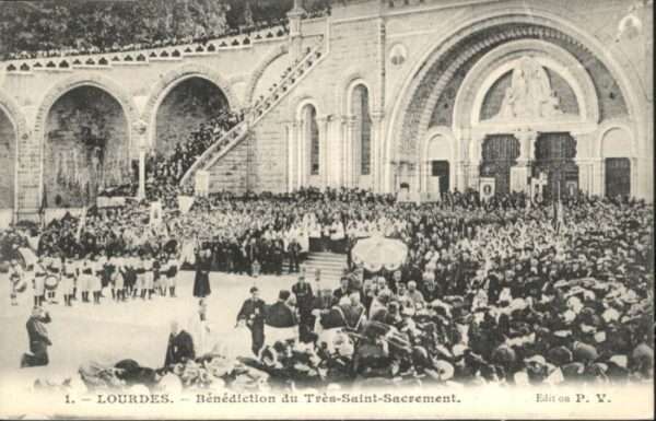 Lourdes Hautes Pyrenees Lourdes Benediction du Tres-Saint-Sacre