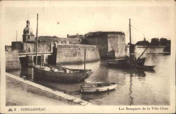 Concarneau Finistere Les Remparts de la Ville Close