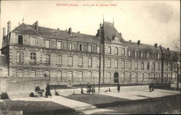 Troyes Le Lycee de Jeunes Filles