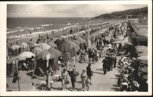 Deauville-sur-Mer Plage-Fleurie Les Planches le Bar du So