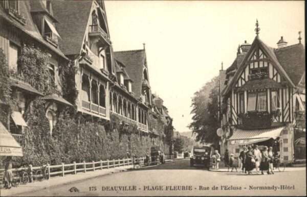 Deauville-sur-Mer Plage-Fleurie Rue de l'Ecluse Normandy