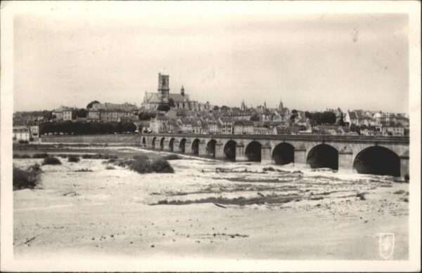 Nevers 58 Nevers Le Pont Routier sur la Loire