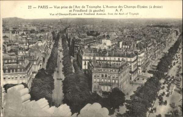 Paris L'Avenue des Champs-Elysees prise de l'