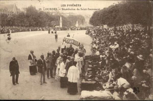 Lourdes Hautes Pyrenees Lourdes Benediction du Saint-Sacrement
