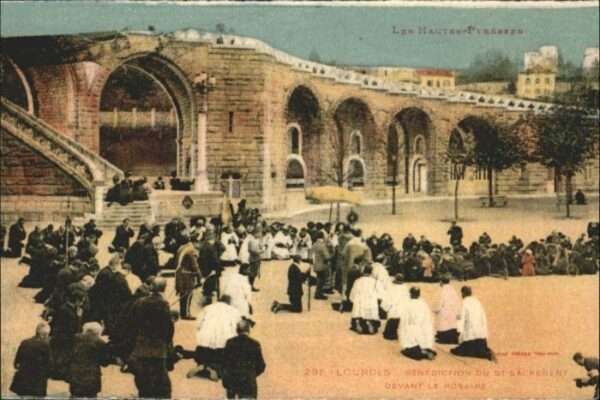 Lourdes Hautes Pyrenees Lourdes Benediction du St Sacrement
