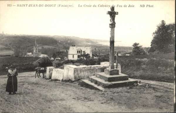 Saint-Jean-du-Doigt La Croix du Calvaire du Feu de Joie