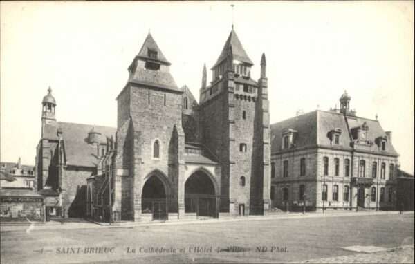 Saint-Brieuc La Cathedrale Hotel de Ville