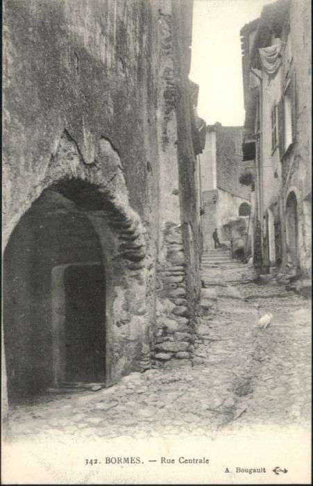 Bormes-les-Mimosas Rue Centrale