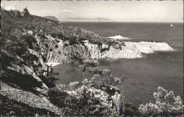 Le Trayas  83 Var Le_Trayas Les roches rouges de l'Estere