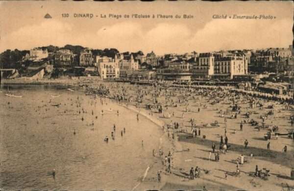 Dinard 35 Dinard La Plage de l'Ecluse a l_Heure d
