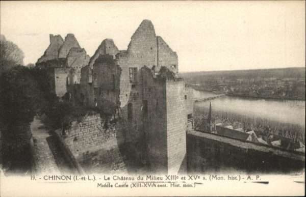 Chinon Le Chateau du Milieu