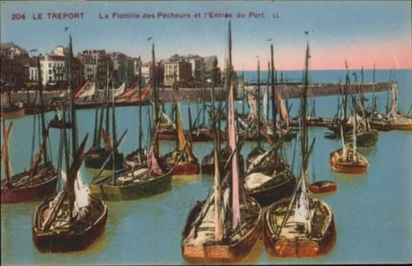 Le Treport La Flottille des Pecheurs L'Entree du P
