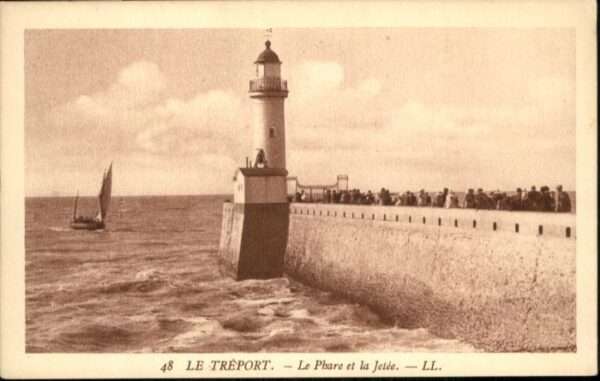 Le Treport La Phare La Jetee